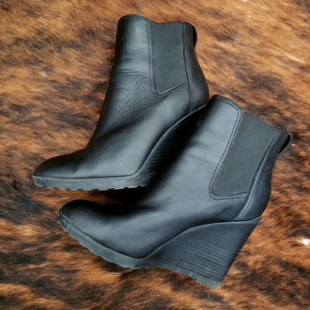 Aldo leather wedge booties